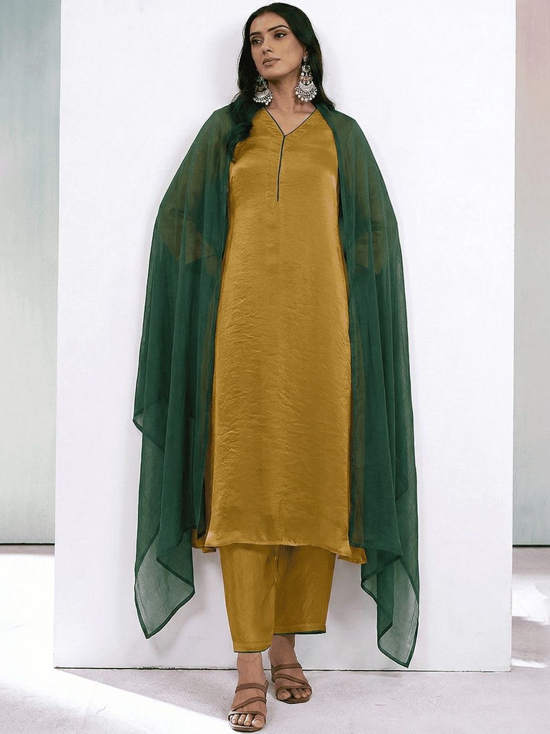 Dhiyona CH Women Regular Kurta with Trousers & With Dupatta