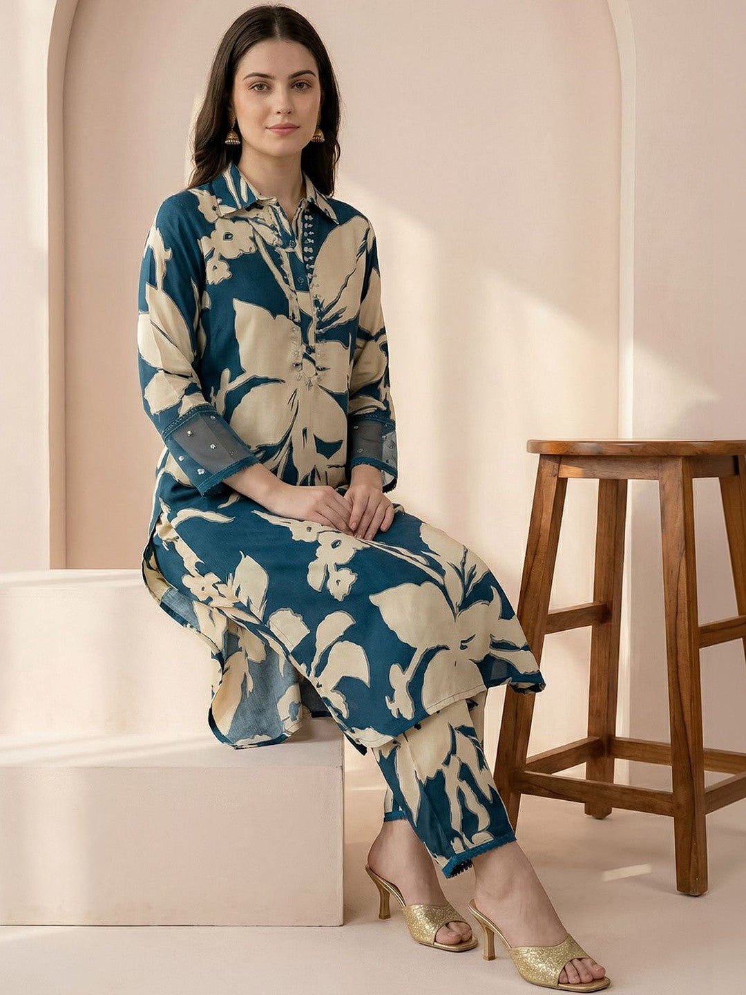 Women Floral Printed Regular Kurta with Trousers