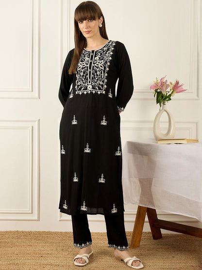 Dhiyona IE Embroidered Round Neck Three-Quarter Sleeves Tunic And Trousers