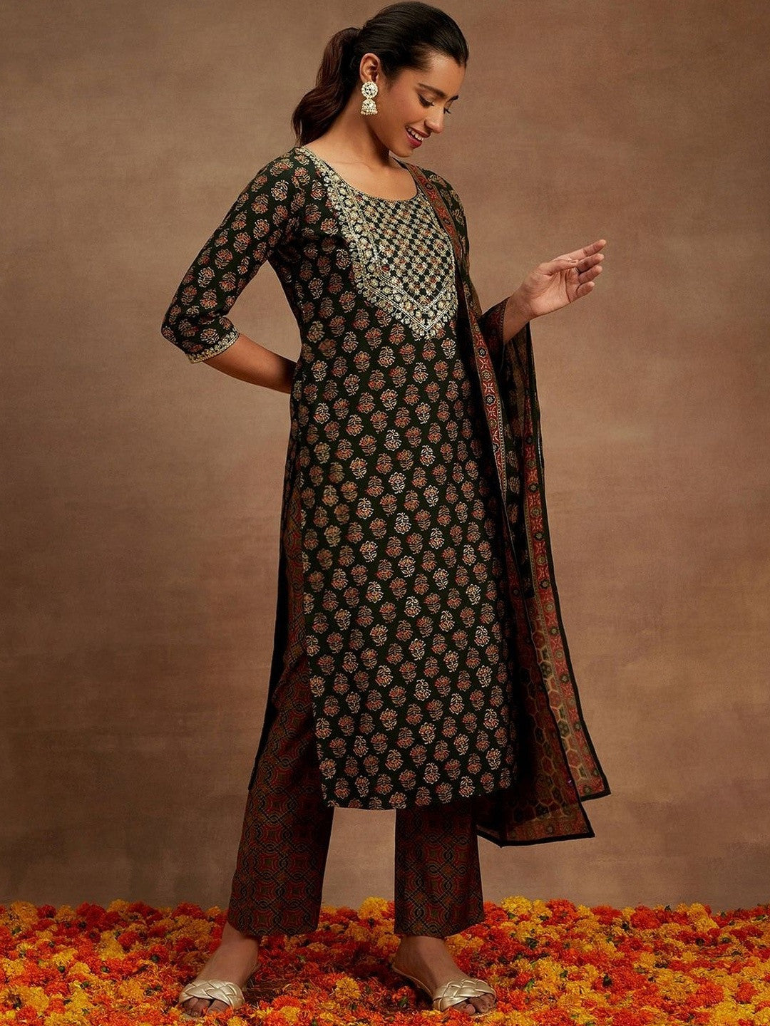 Women Ethnic Motifs Printed Regular Thread Work Kurta with Trousers & With Dupatta