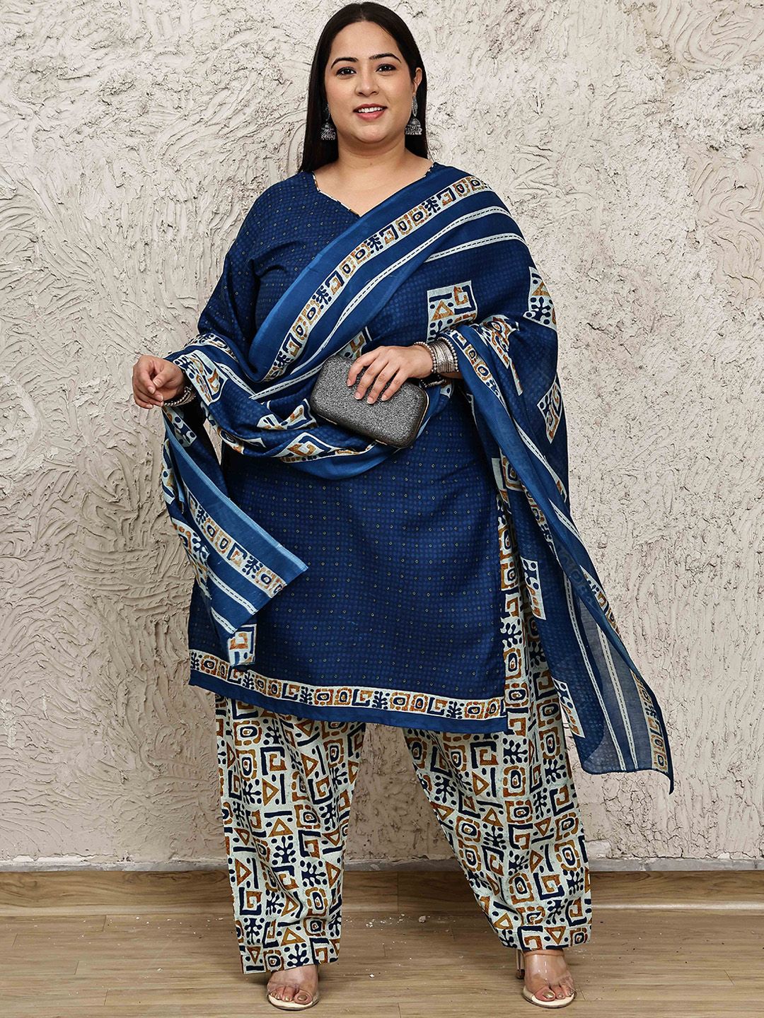 Dhiyona KL Women Plus Size Floral Printed Kurta with Palazzos & Dupatta
