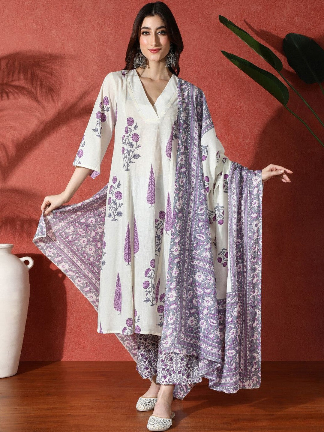 Dhiyona SN Printed Pure Cotton V-Neck Kurta Trousers & Dupatta