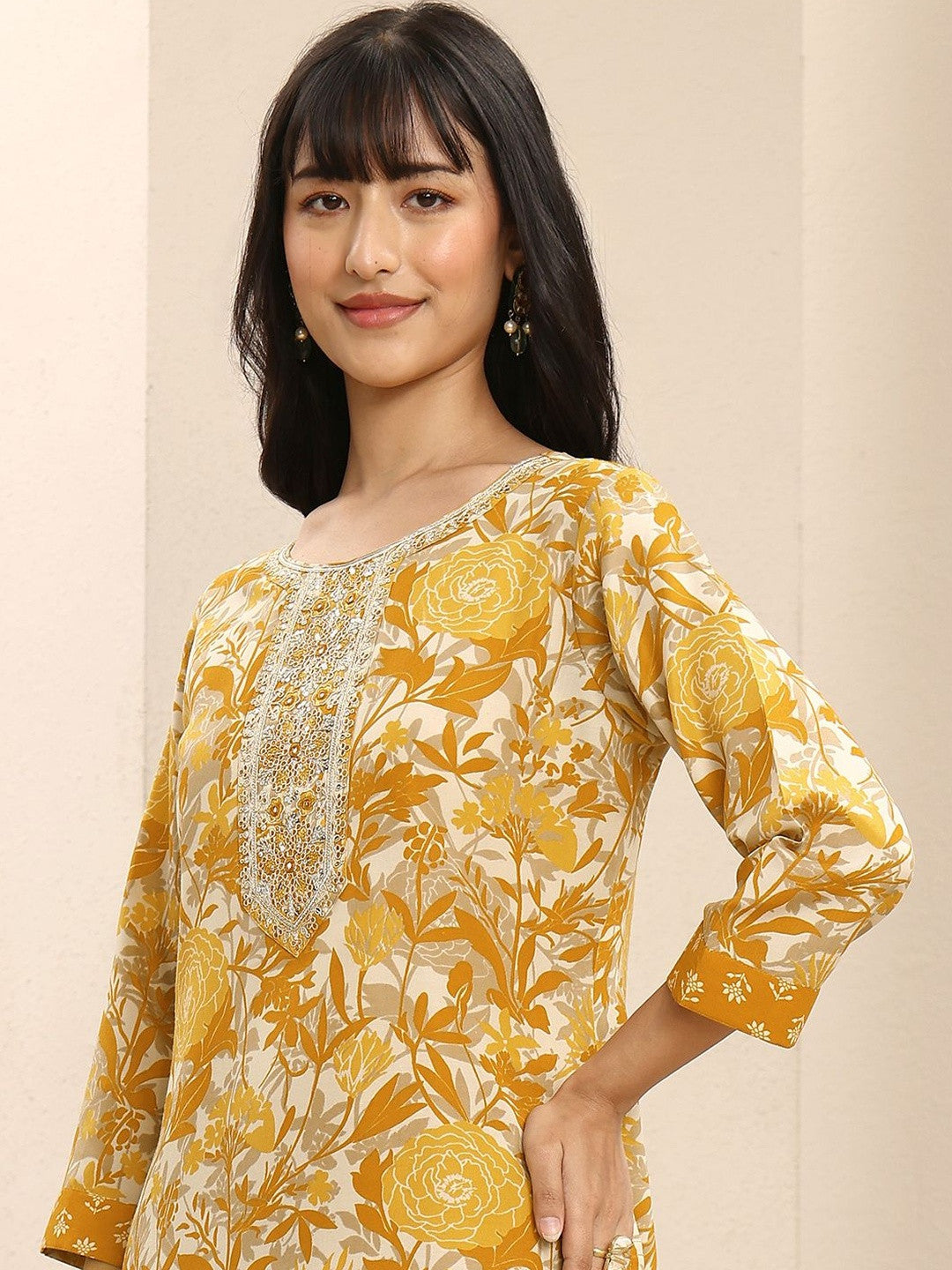 Women Floral Printed Regular Thread Work Kurta with Trousers & With Dupatta