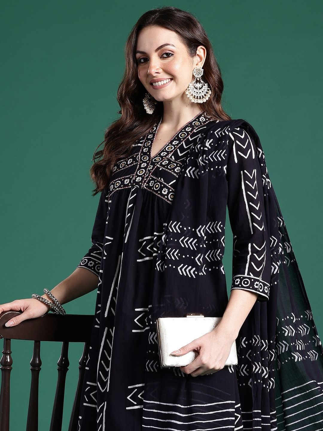 Women Printed Empire Thread Work Pure Cotton Kurta with Trousers & With Dupatta