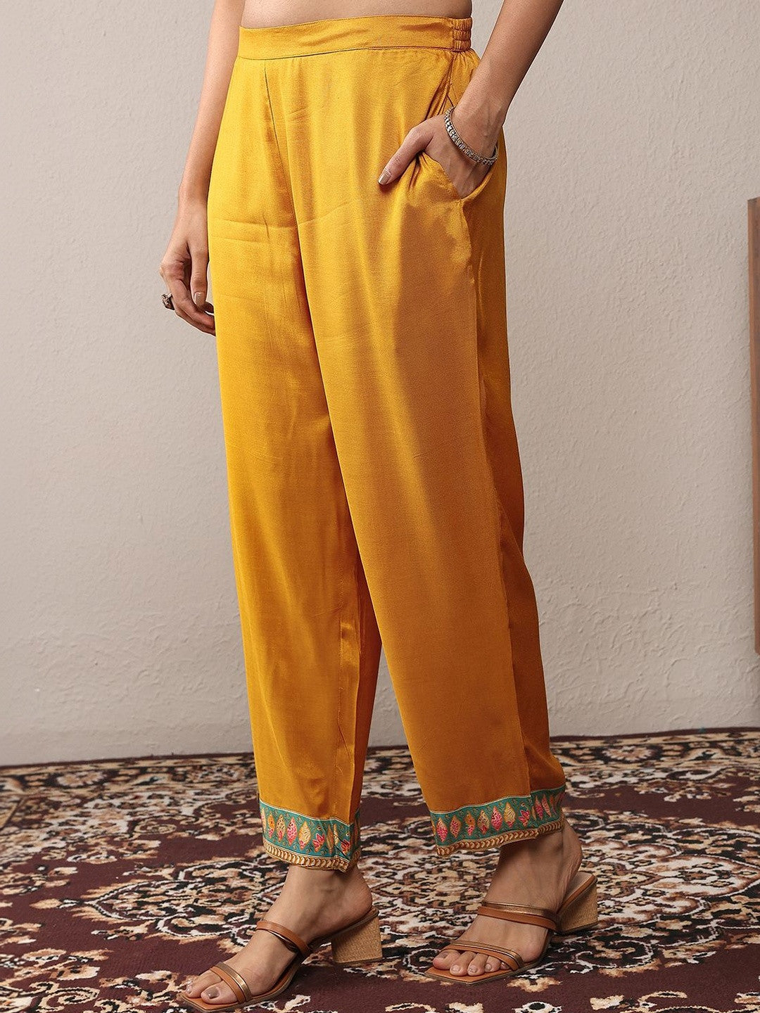 Women Ethnic Motifs Printed Regular Kurta with Trousers & With Dupatta