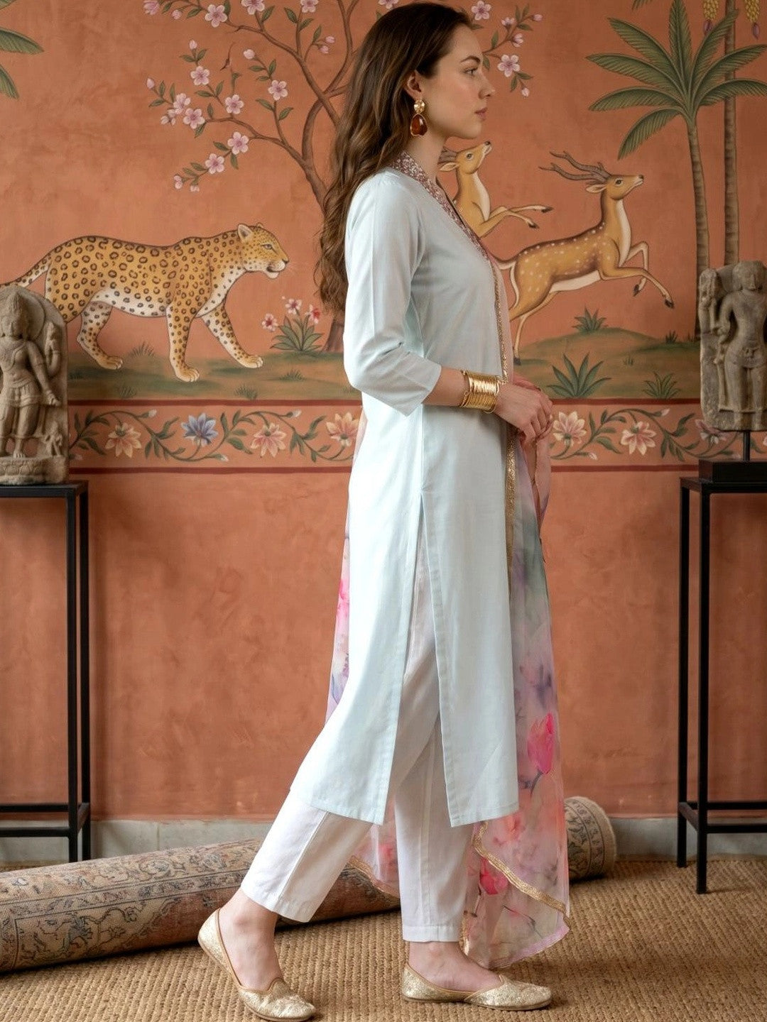 Women Floral Regular Thread Work Kurta with Trousers & With Dupatta