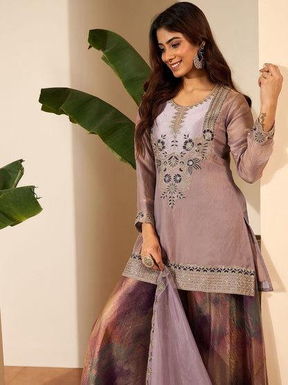 Dhiyona IN Women Crushed Oraganza Silk Embroidered Kurta Set with Dupatta