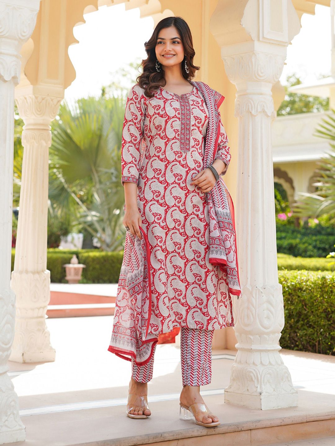 Dhiyona KL Women Paisley Printed Regular Kurta with Trousers & Dupatta