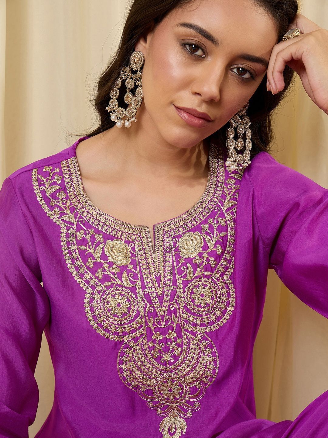 Women Ethnic Motifs Embroidered Regular Thread Work Kurta with Trousers