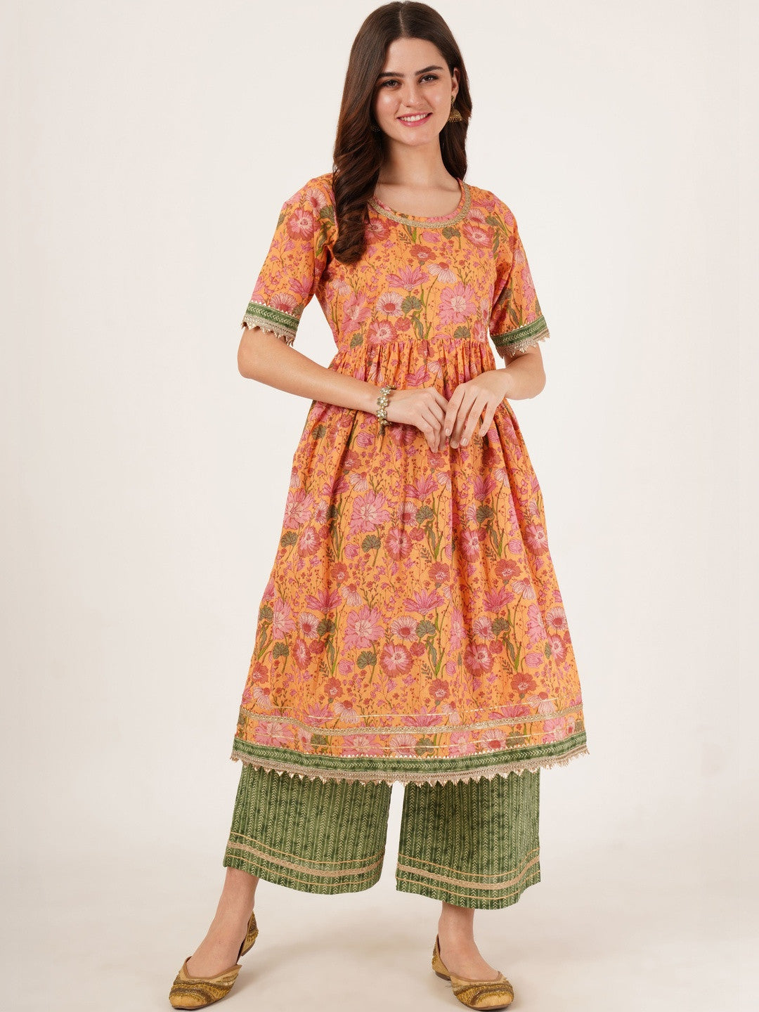 Dhiyona SN Women Floral Printed Regular Gotta Patti Pure Cotton Kurta with Palazzos