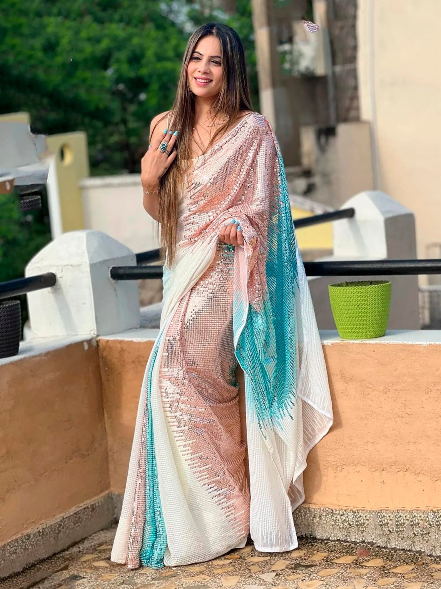 Women's Georgette White Embellished Designer Saree With Blouse Piece