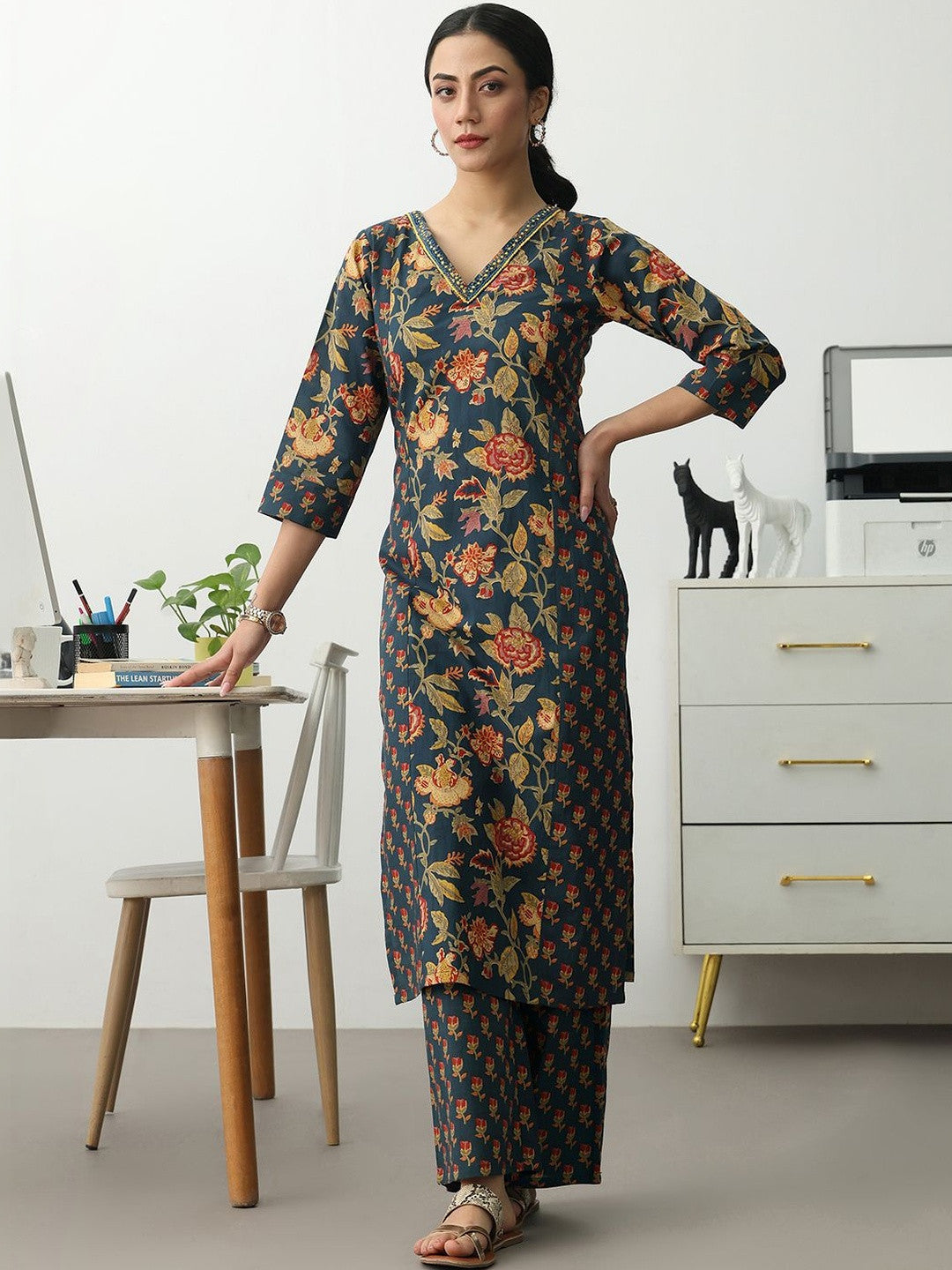 Women Floral Printed Regular Cotton Blend Kurta with Trousers