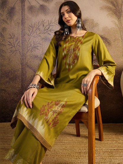Yoke Design Straight Kurta With Trousers