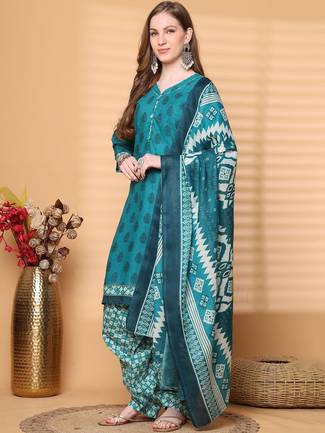 Dhiyona KL Women Floral Printed Kurta with Patiala & Dupatta