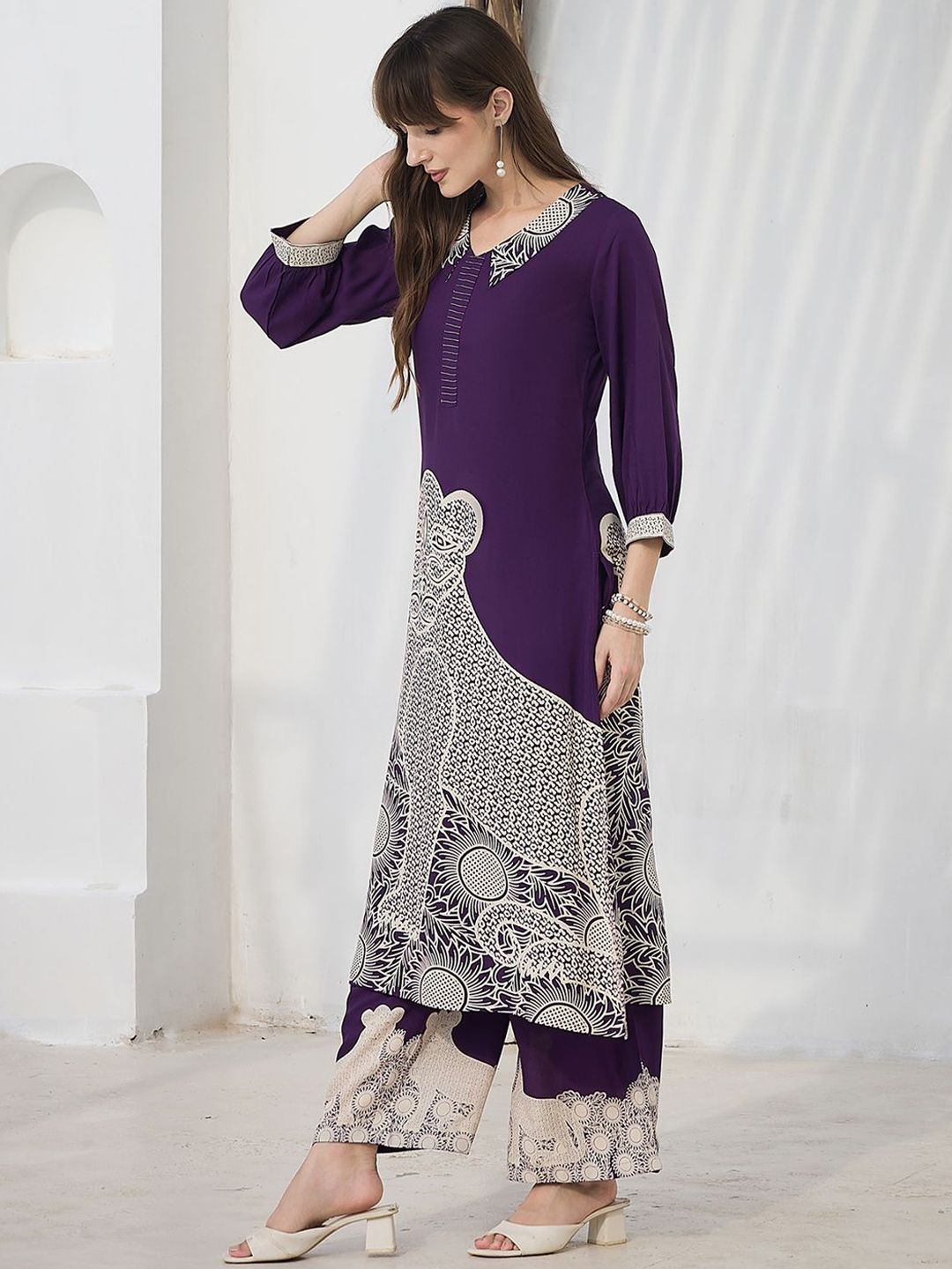 Dhiyona IE Animal Printed Pure Cotton V-Neck Tunic With Trousers