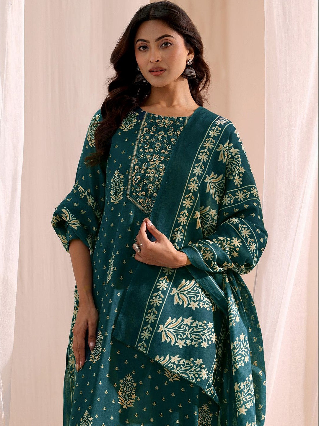Women Floral Printed Regular Kurta with Trousers & With Dupatta