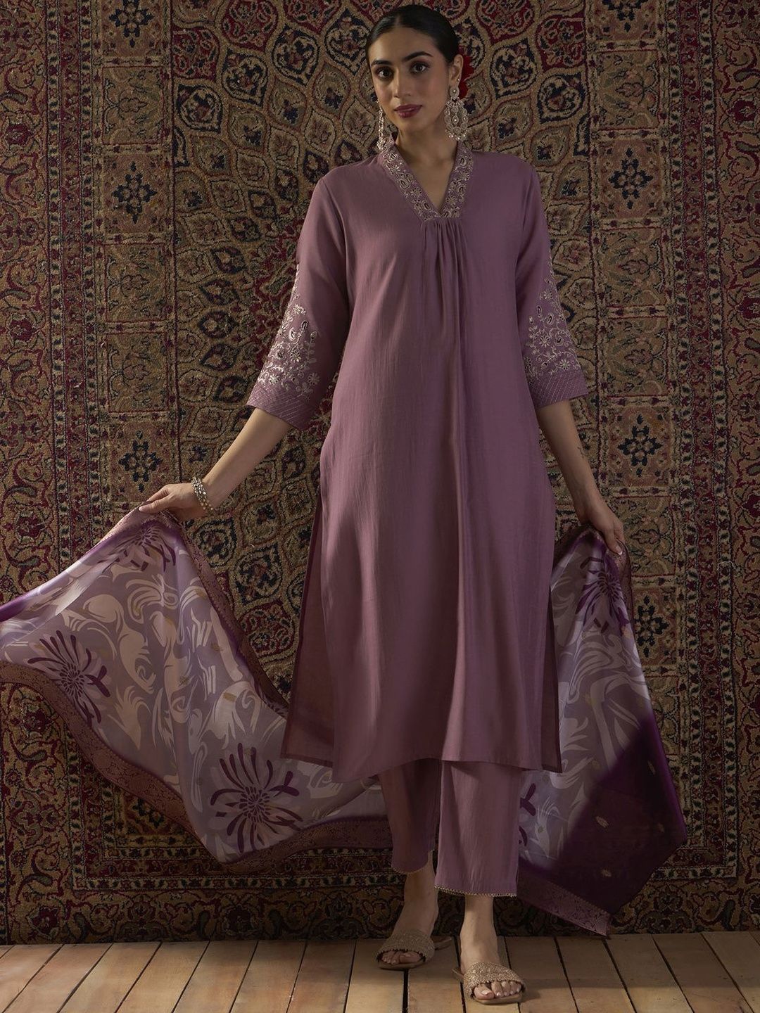 Floral Embroidered Thread Work Straight Kurta With Trousers & Dupatta