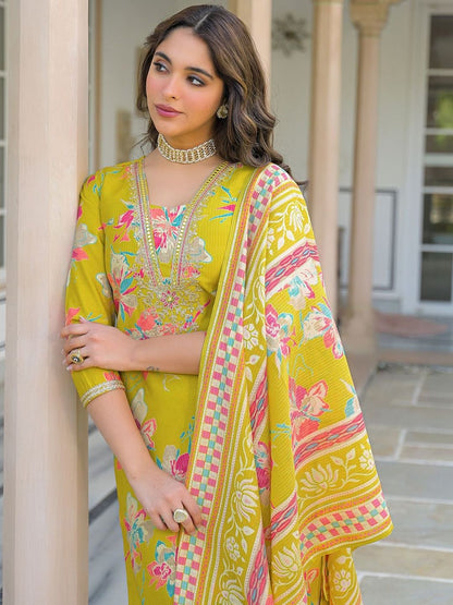 Dhiyona KL Women Floral Printed Regular Thread Work Kurta with Trousers & With Dupatta