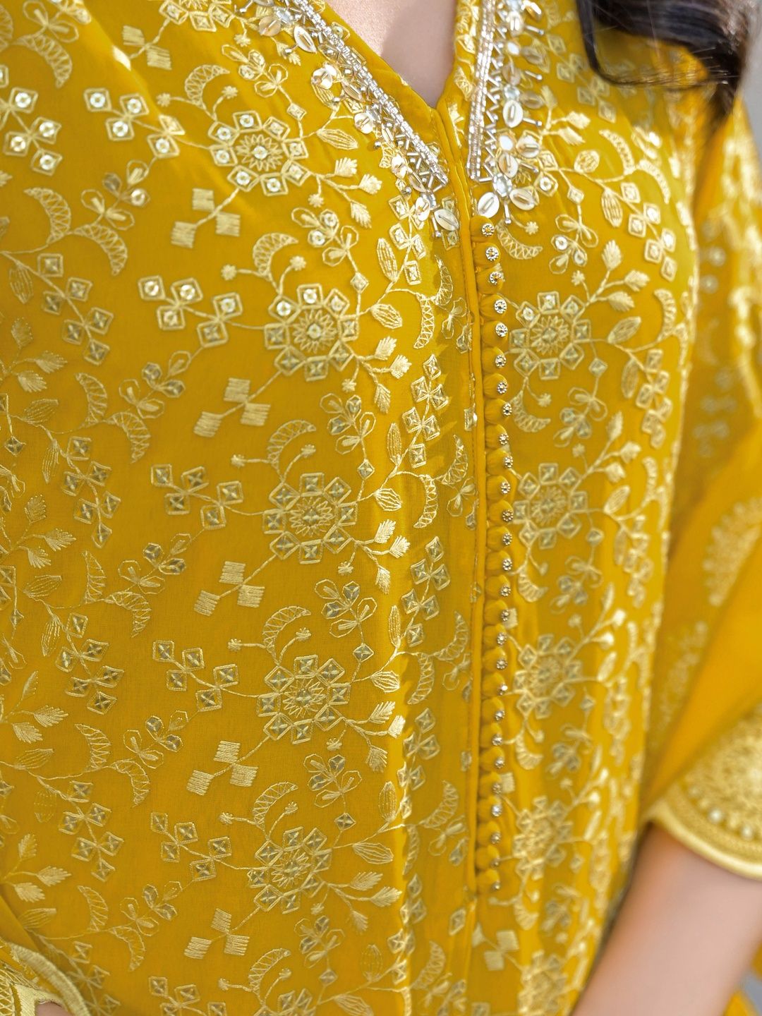 Dhiyona HOP Floral Motifs Embroidered Scalloped Short Kurta & Sharara With Dupatta