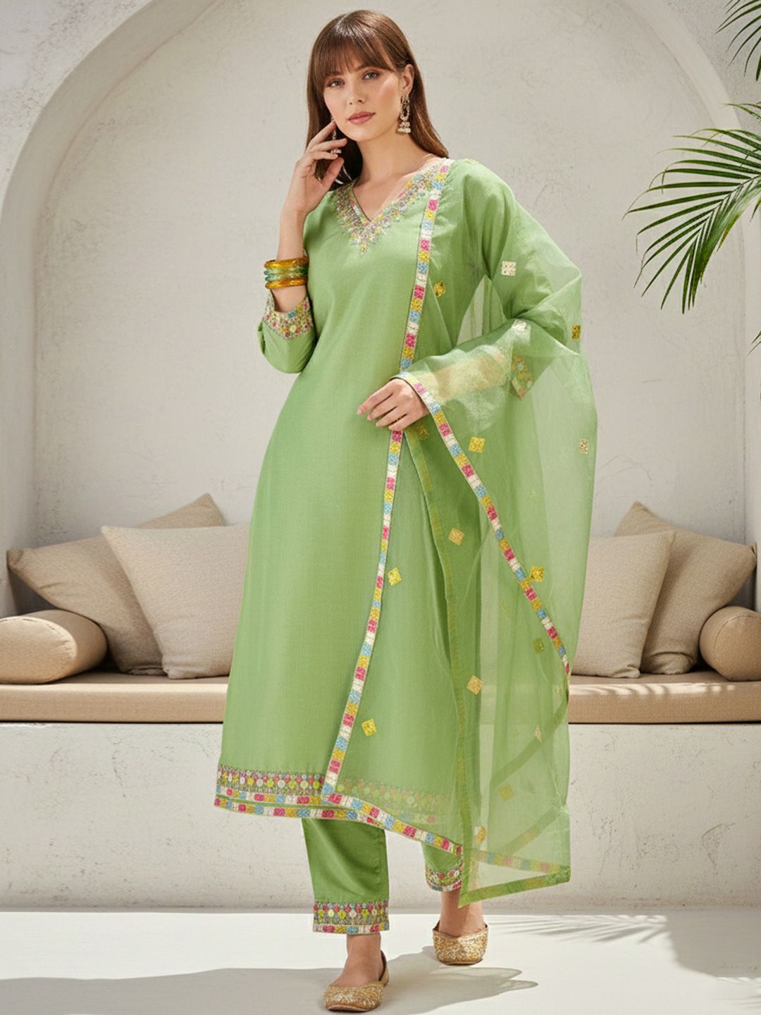 Dhiyona CH Women Floral Embroidered Regular Sequinned Kurta with Trousers & With Dupatta