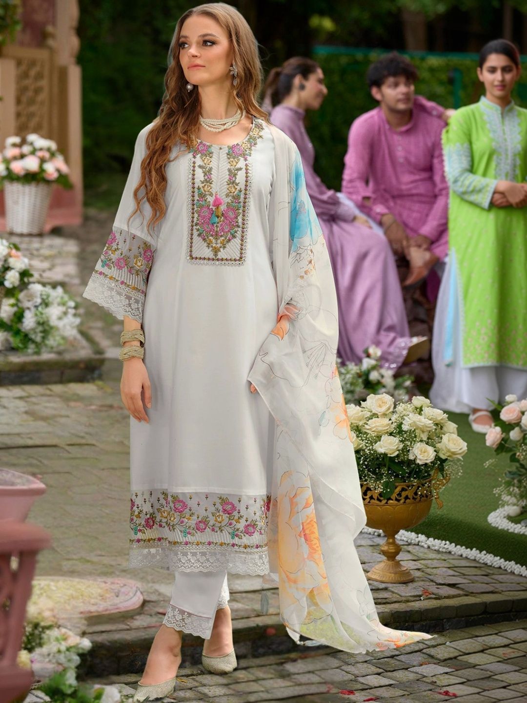 Dhiyona IE Women Floral Embroidered Regular Thread Work Liva Kurta with Trousers & With Dupatta