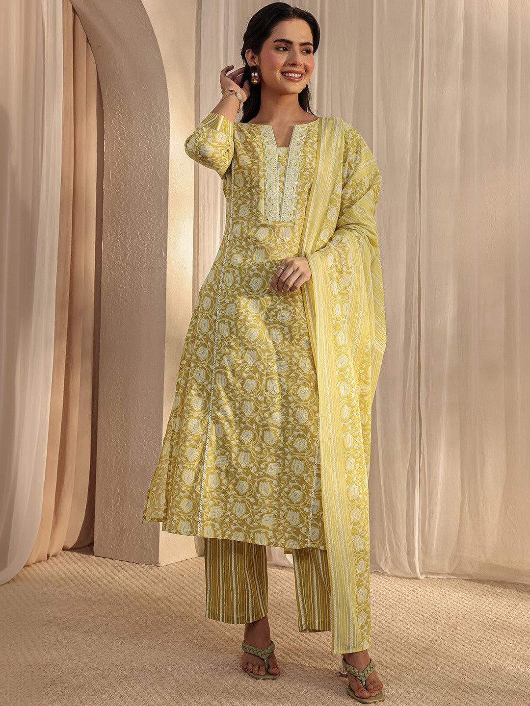 Women Floral Printed Regular Mirror Work Kurta with Trousers & With Dupatta
