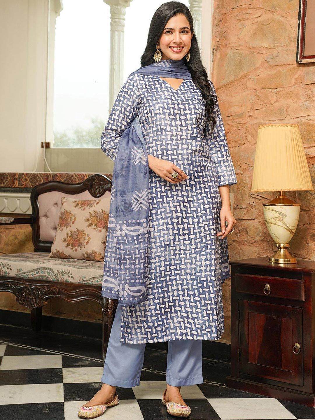 Dhiyona KL Ethnic Motifs Printed V-Neck Straight Kurta With Trousers & Dupatta