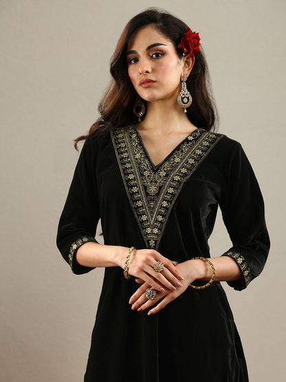 Floral Yoke Design Straight Sequinned Velvet Kurta with Trousers & Dupatta