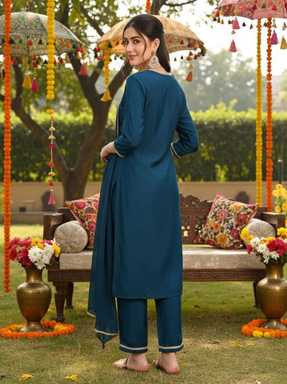 Dhiyona KL Ethnic Motifs Yoke Design Sequinned Kurta & Trousers With Dupatta