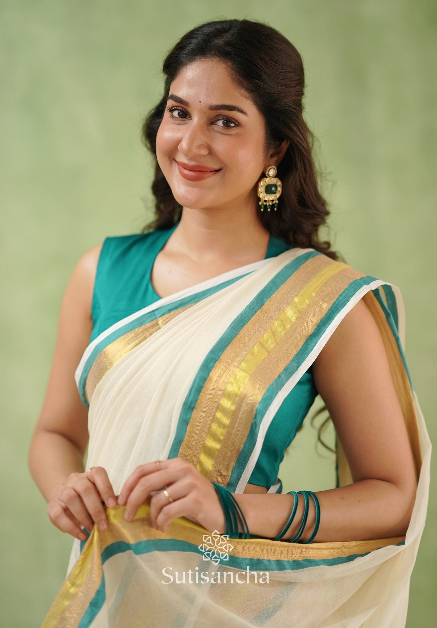 Dhiyona SS Rama Radiance – Mul Cotton Saree with Golden Edge