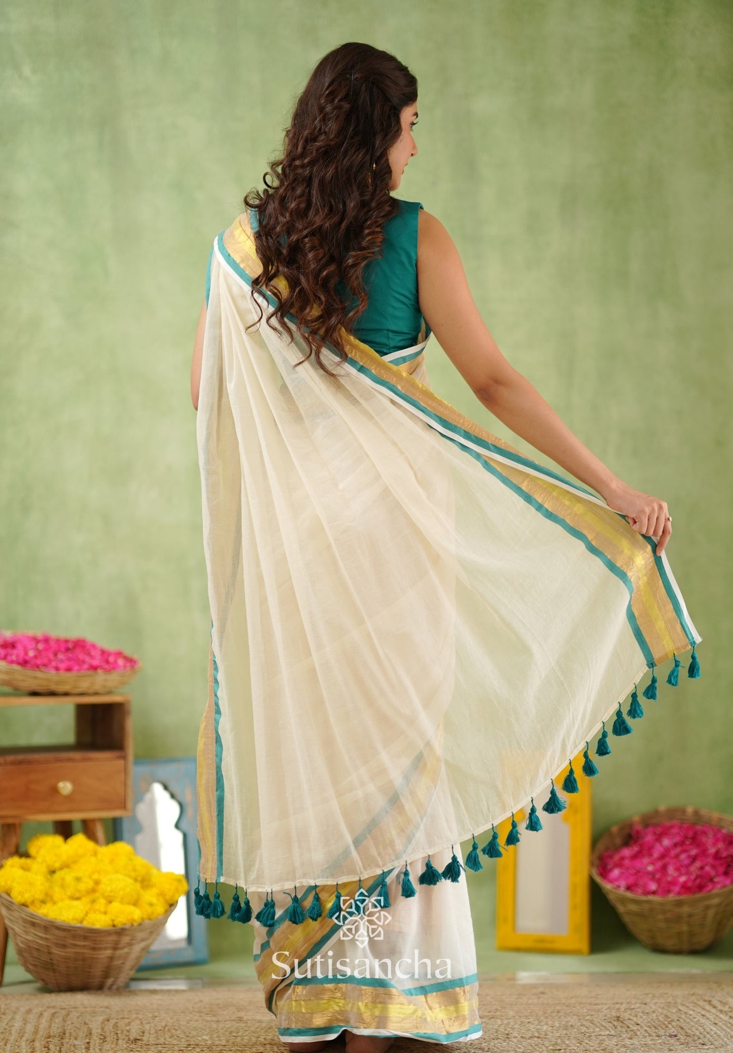 Dhiyona SS Rama Radiance – Mul Cotton Saree with Golden Edge