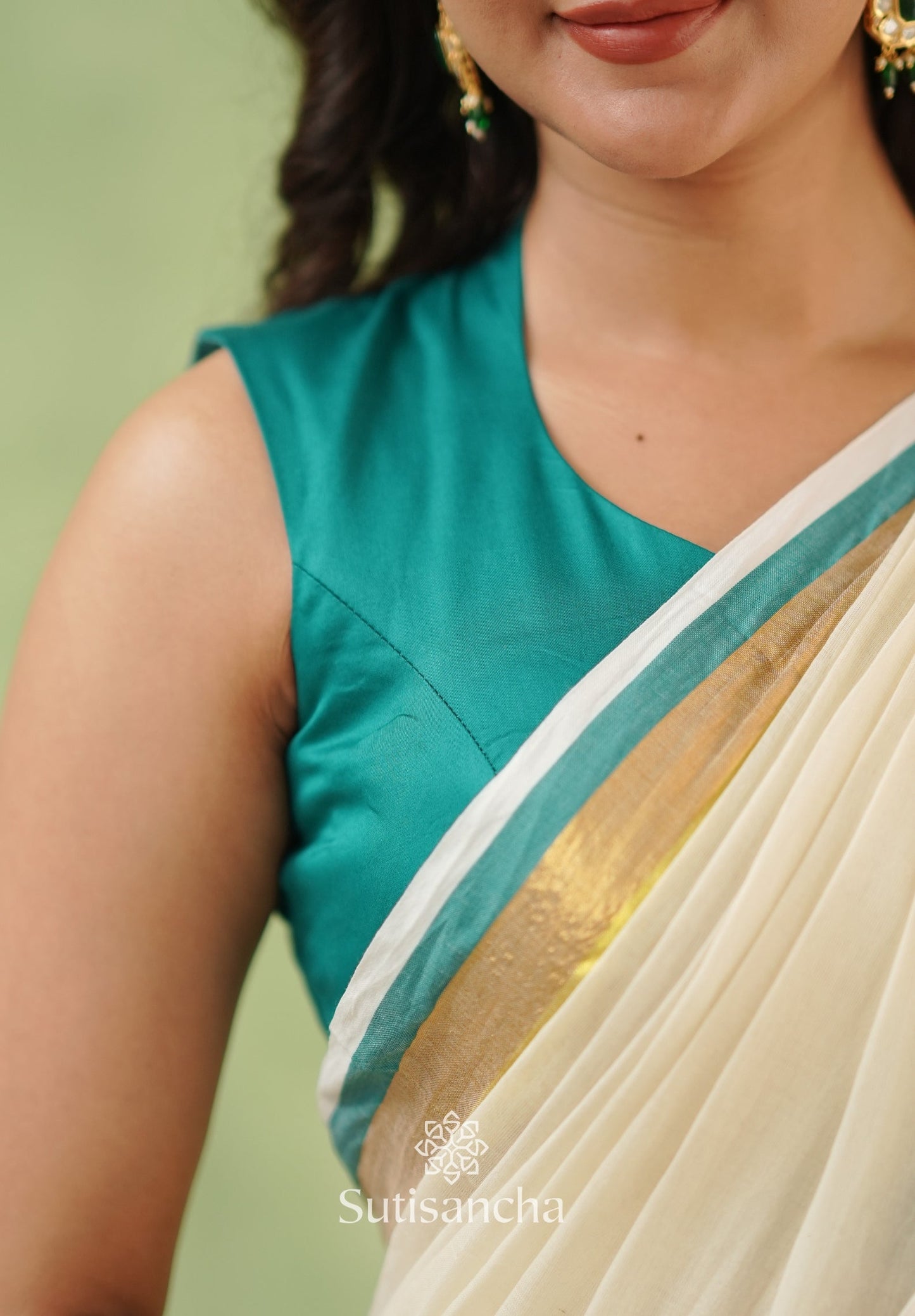 Dhiyona SS Rama Radiance – Mul Cotton Saree with Golden Edge
