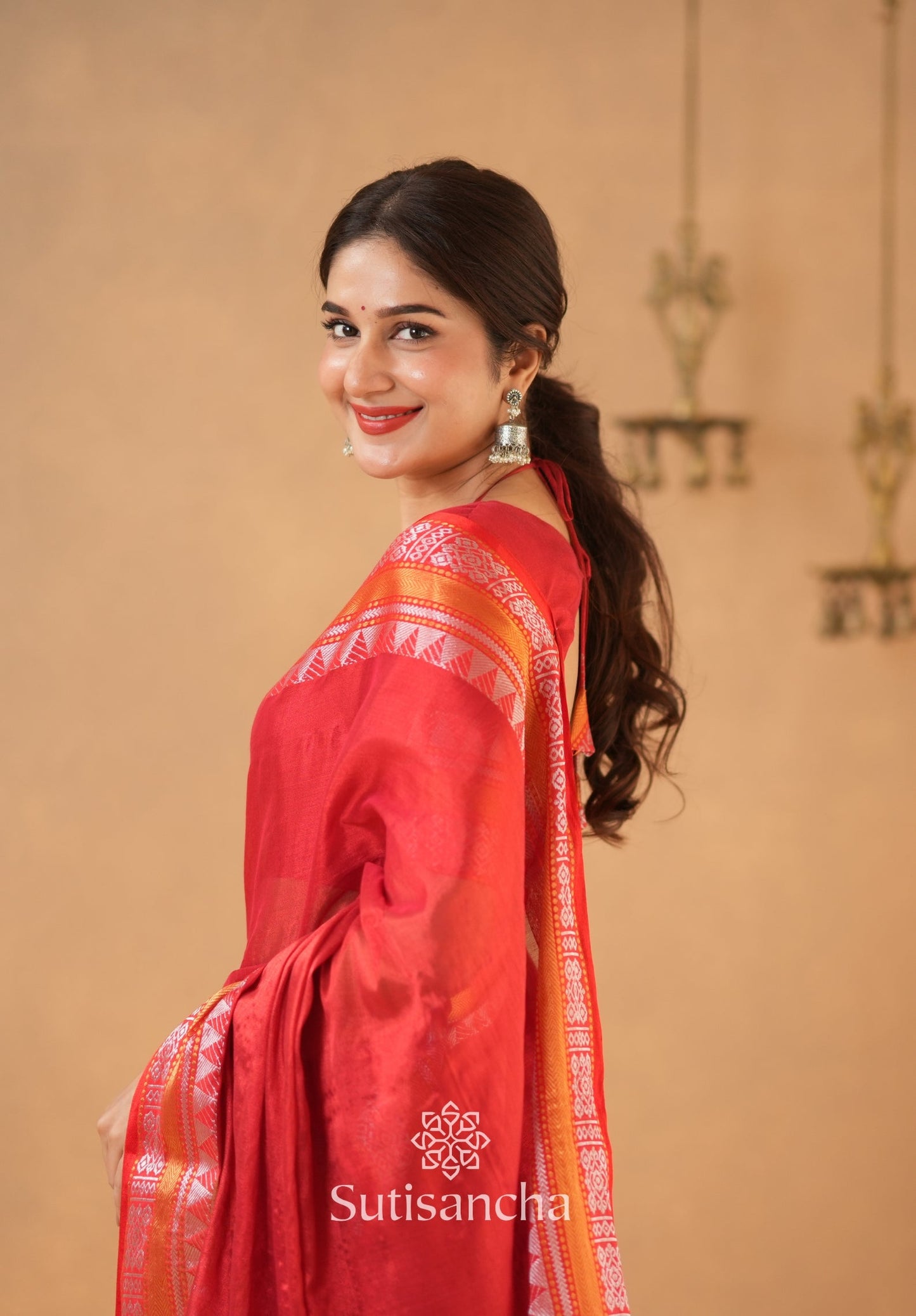 Dhiyona SS Artisan’s Touch: Red Handloom Tissue Cotton Saree