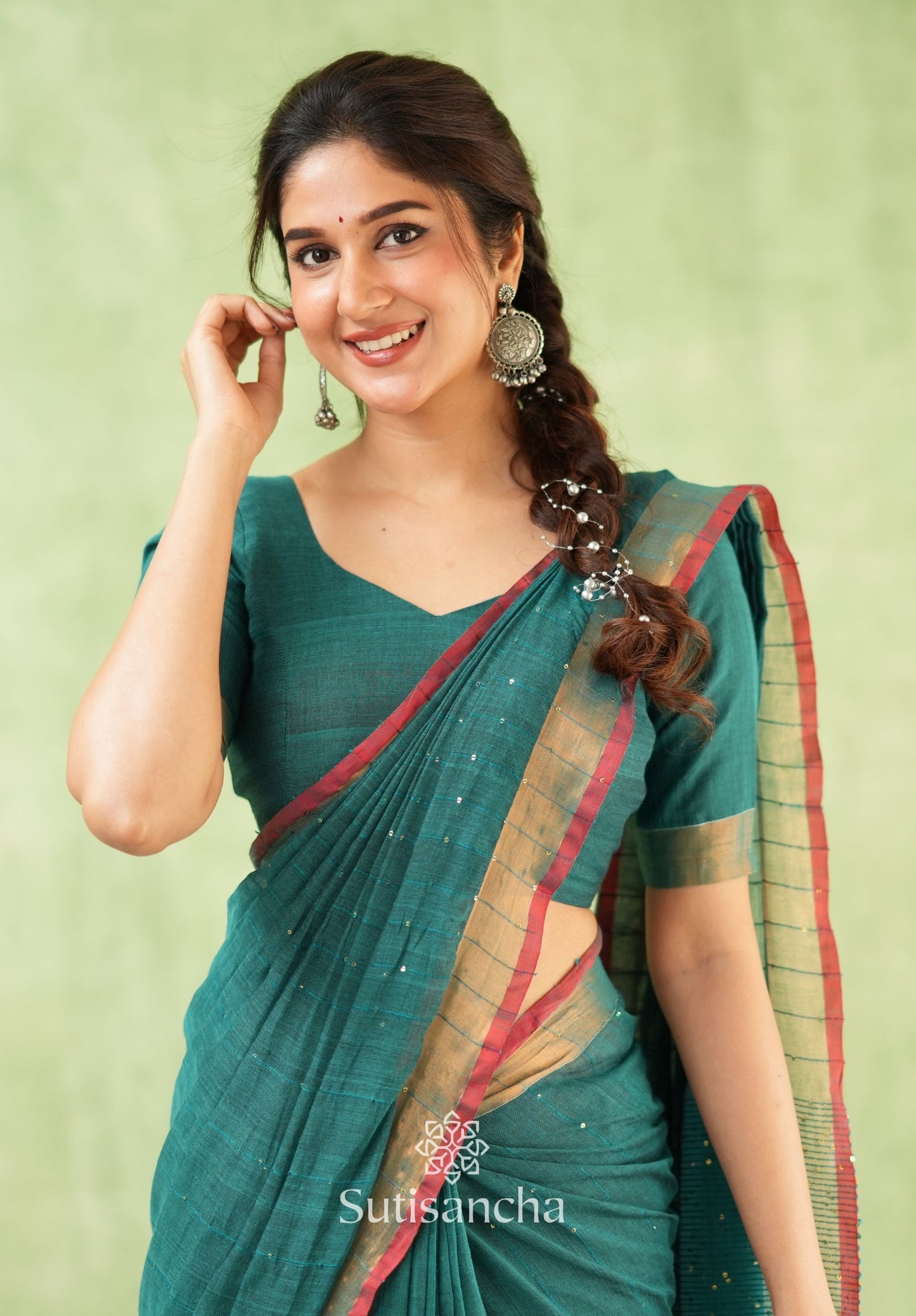 Dhiyona SS Sitaara Mul: Handwoven Sequin Elegance