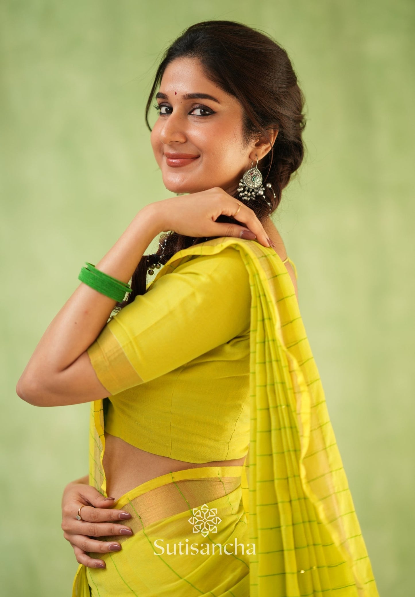 Dhiyona SS Sitaara Mul: Handwoven Sequin Elegance