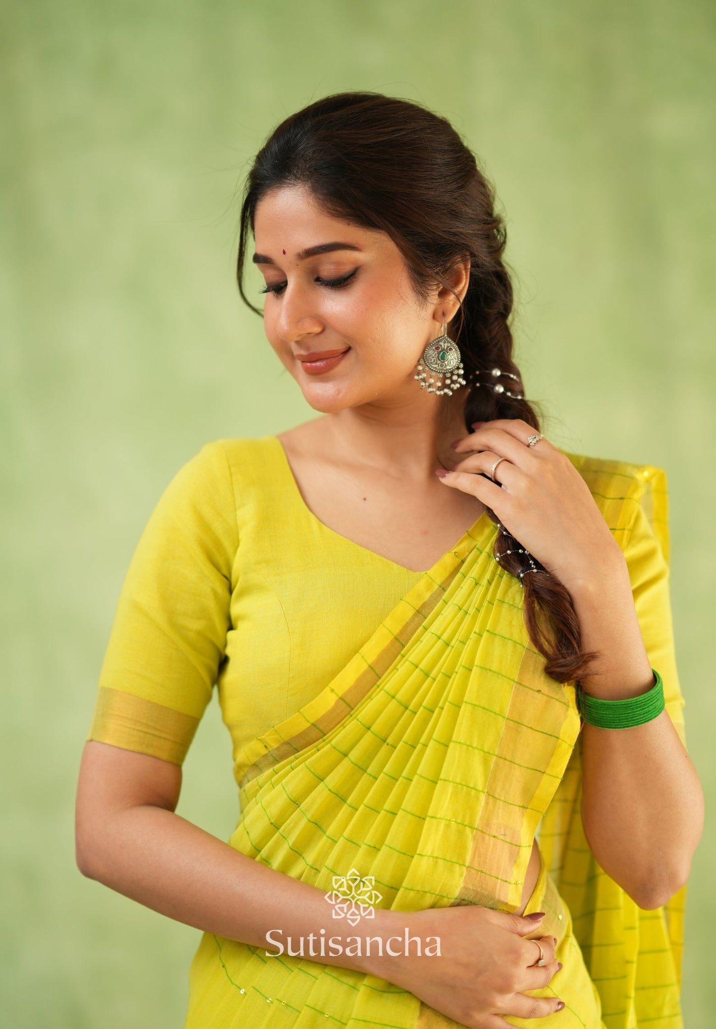Dhiyona SS Sitaara Mul: Handwoven Sequin Elegance
