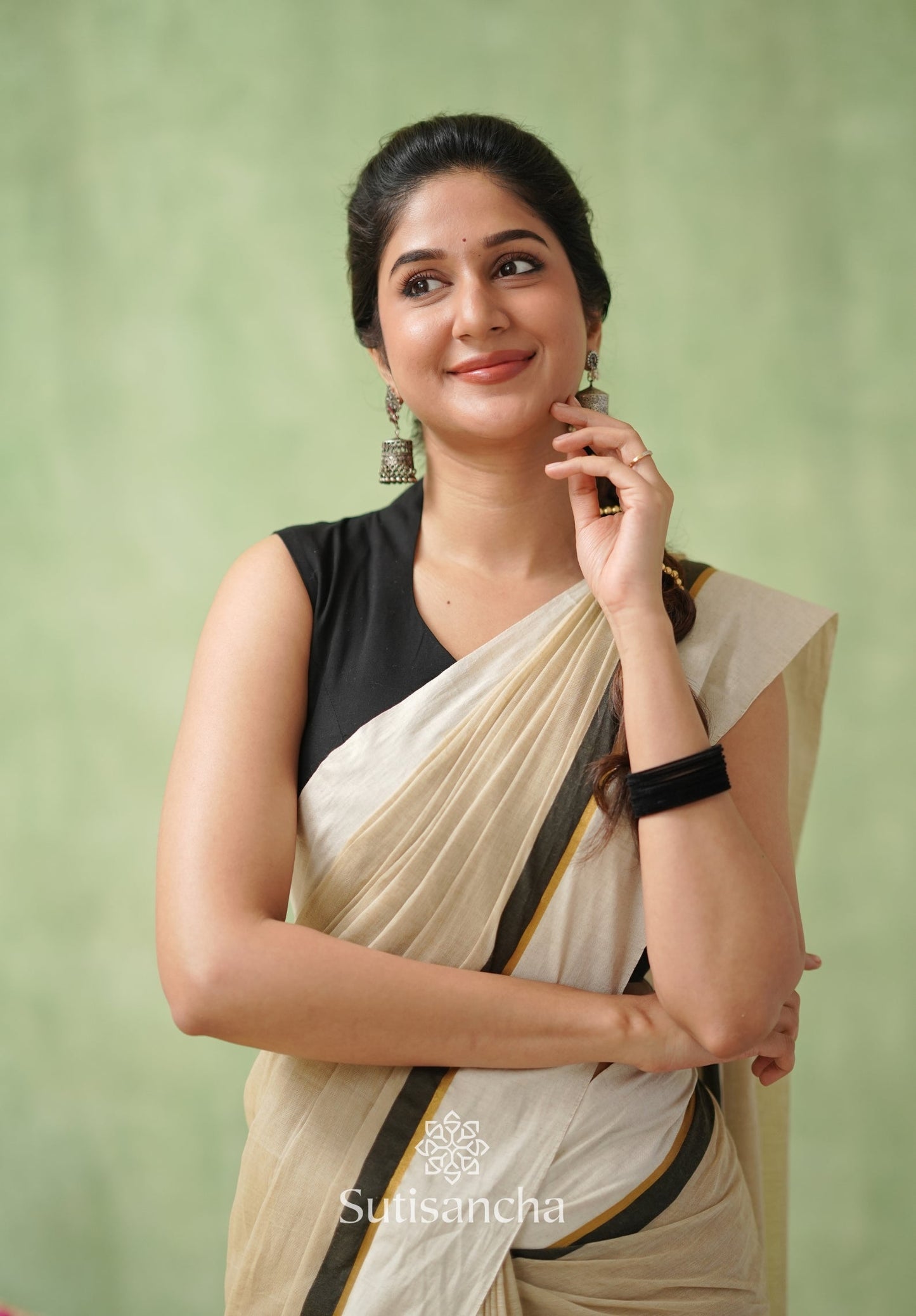 Dhiyona SS Luminous Charm Mul Saree