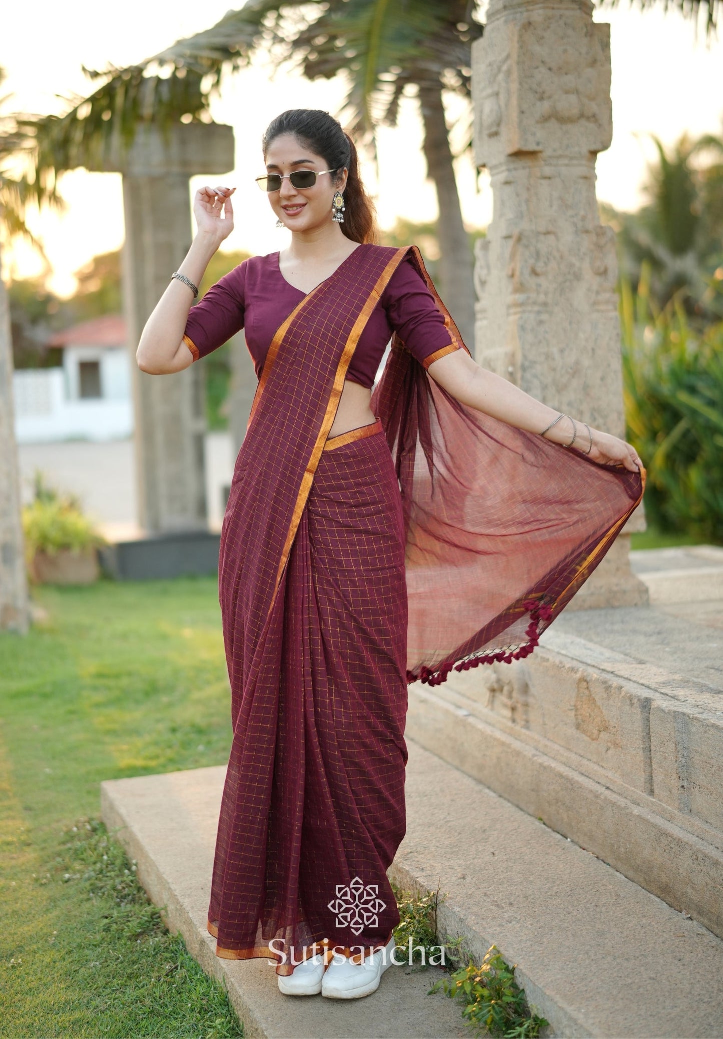 Dhiyona SS Golden Grid Classic Mul Cotton Saree