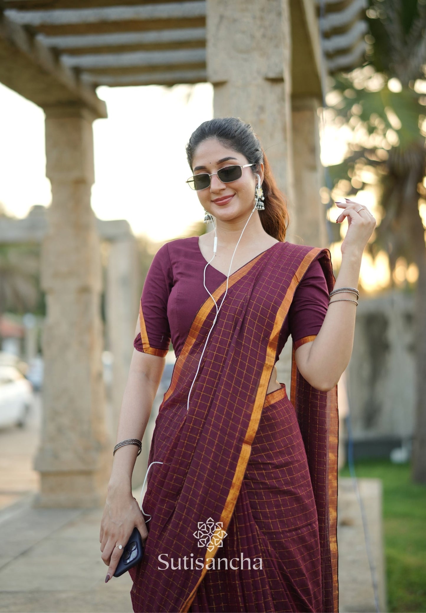 Dhiyona SS Golden Grid Classic Mul Cotton Saree