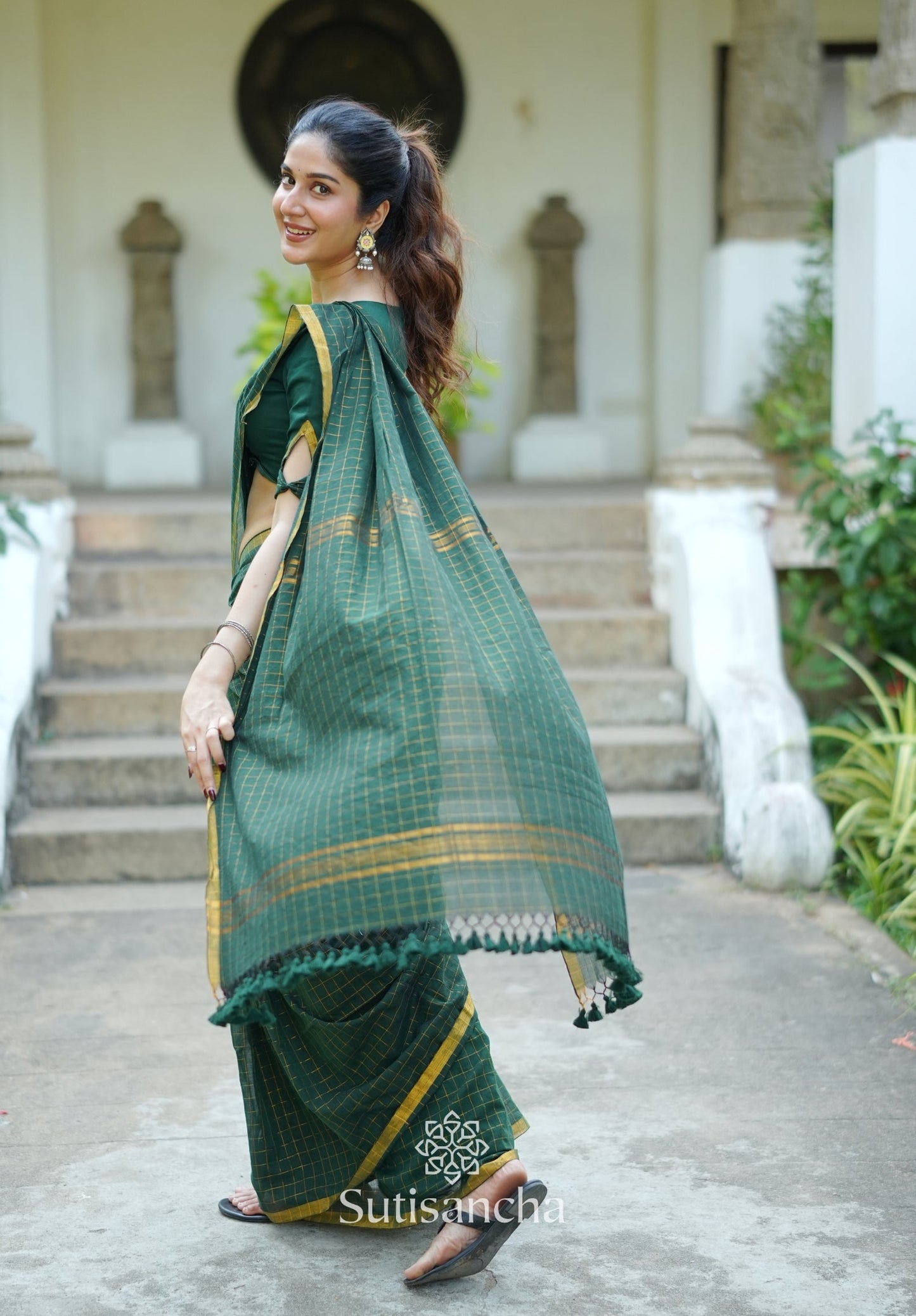 Dhiyona SS Golden Grid Classic Mul Cotton Saree
