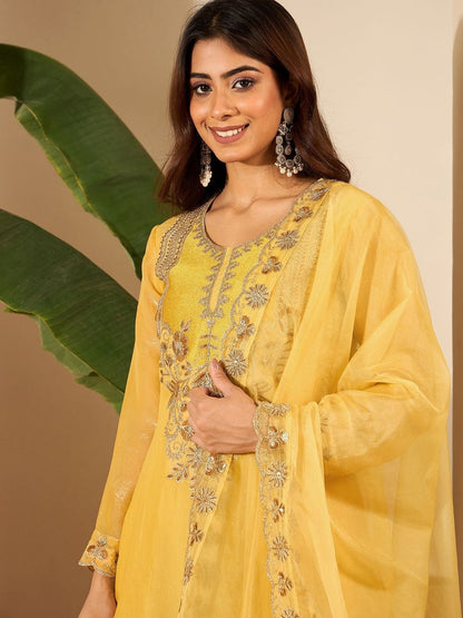 Dhiyona IN Women Crushed Oraganza Silk Embroidered Kurta Set with Dupatta