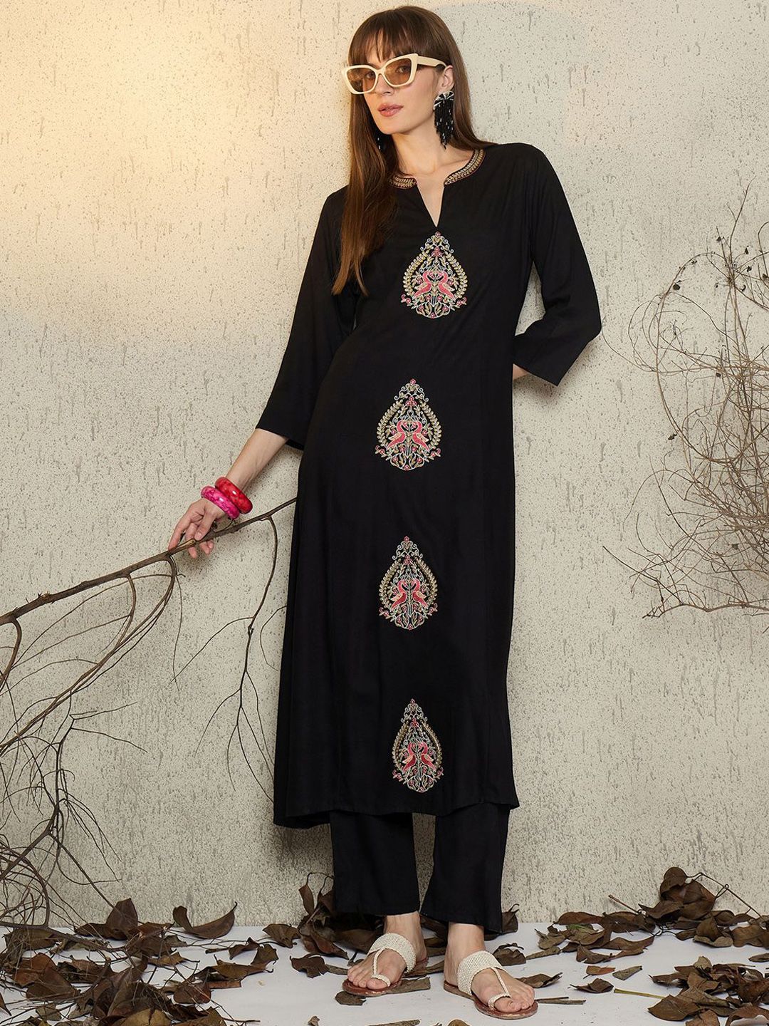 Dhiyona IE Women Embroidered Mandarin Collar Top and Trousers Co-Ords