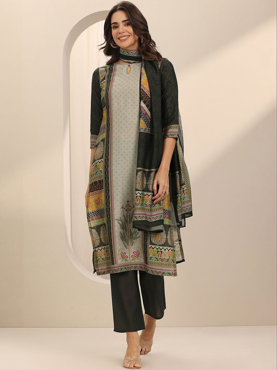 Women Ethnic Motifs Printed Regular Kurta with Trousers & With Dupatta