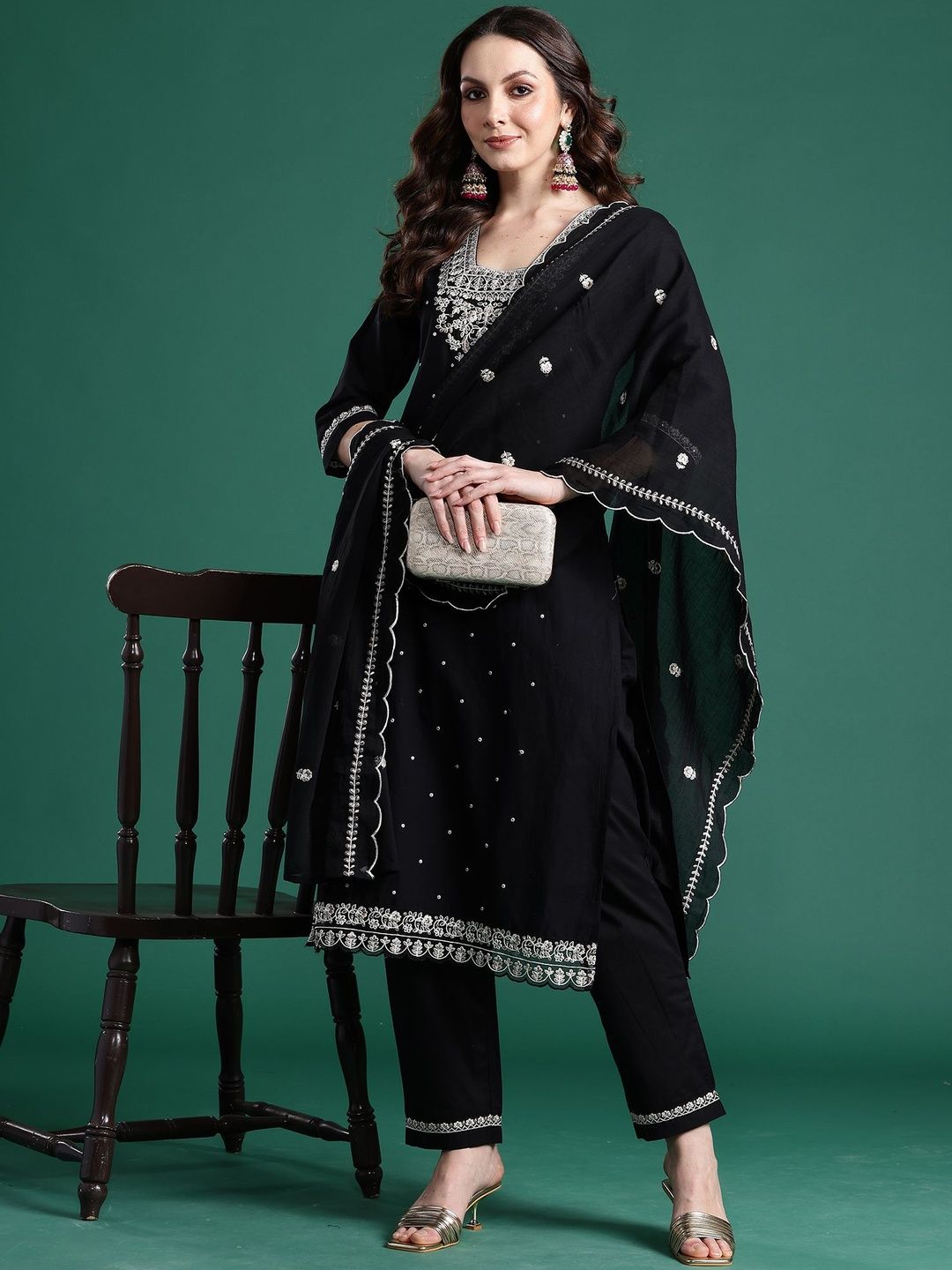 Women Ethnic Motifs Embroidered Straight Pure Cotton Kurta Set