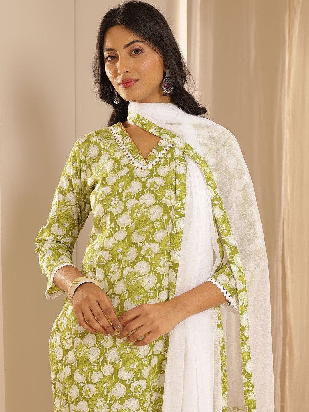 Women Floral Printed Regular Kurta with Trousers & With Dupatta