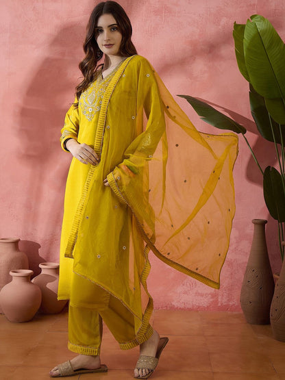 Women Floral Embroidered Regular Sequinned Kurta with Trousers & With Dupatta