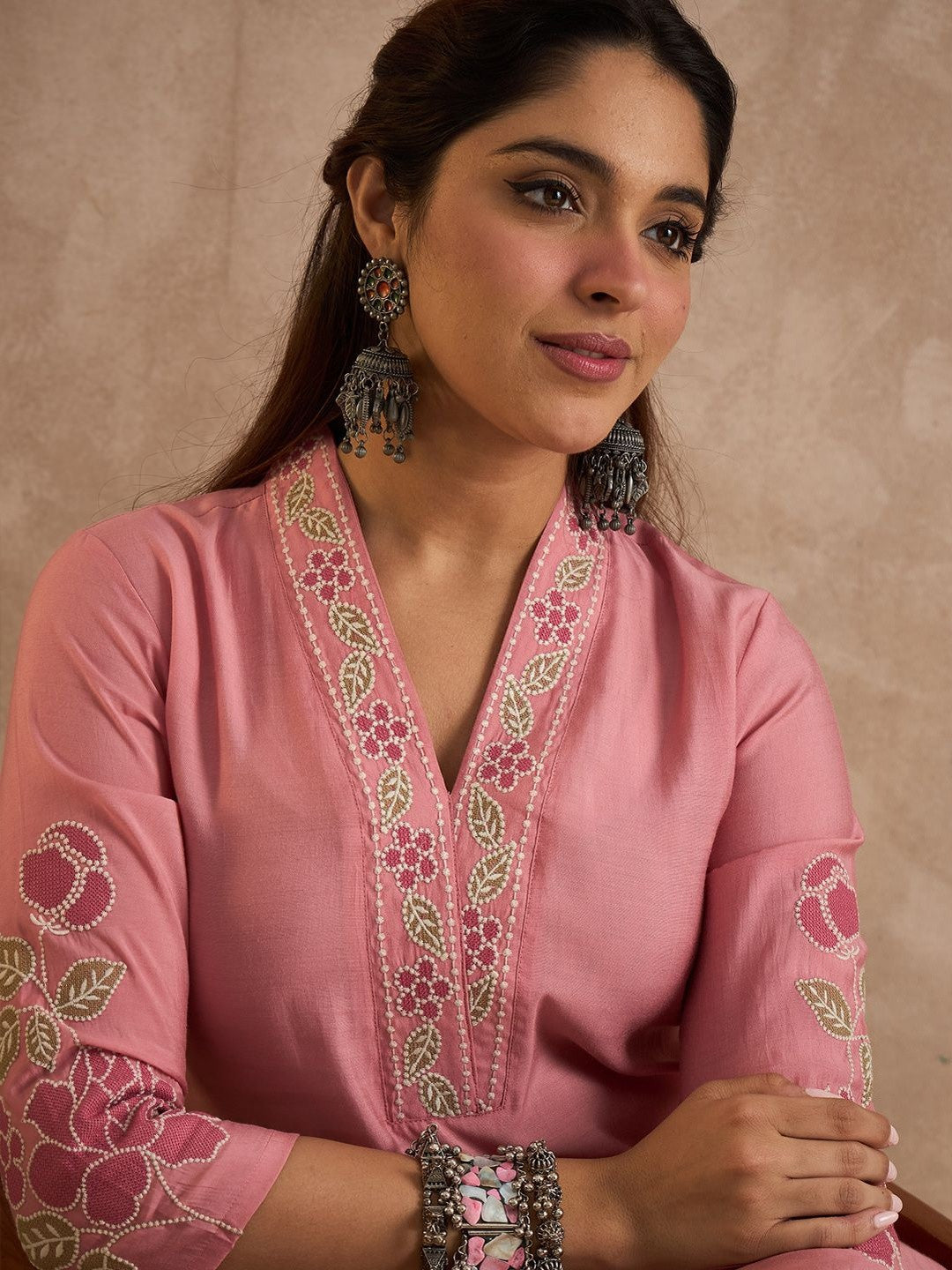 Women Floral Embroidered Kurta with Trousers