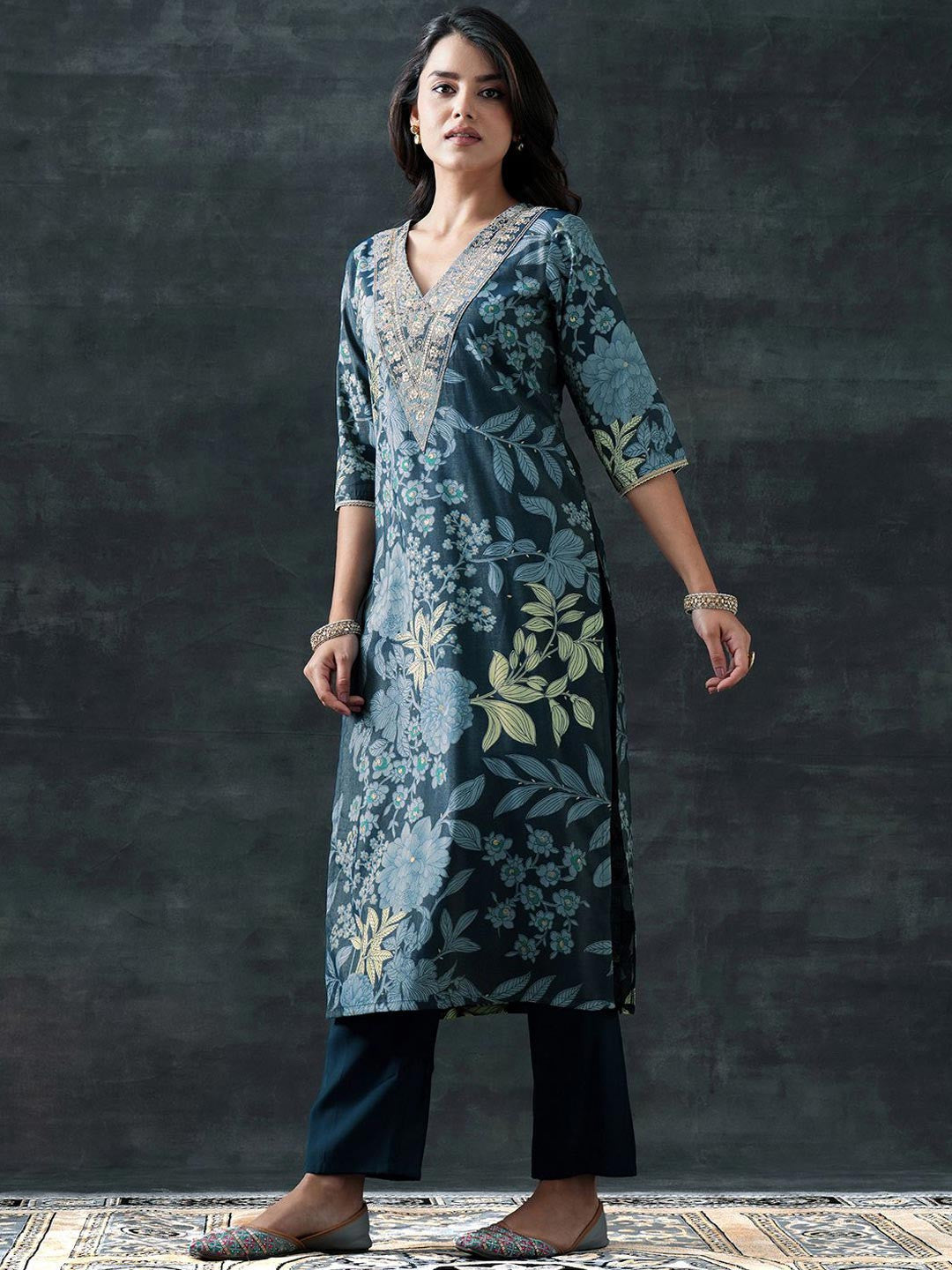 Women Floral Printed Kurta with Trousers & Dupatta