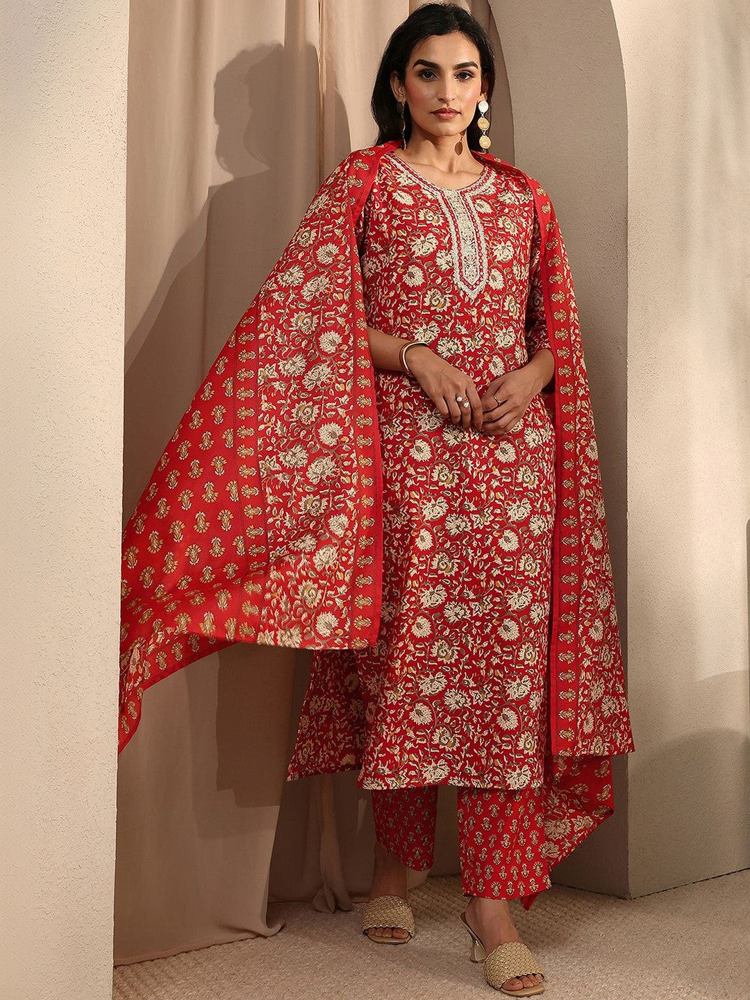 Women Floral Printed Regular Thread Work Kurta with Trousers & With Dupatta