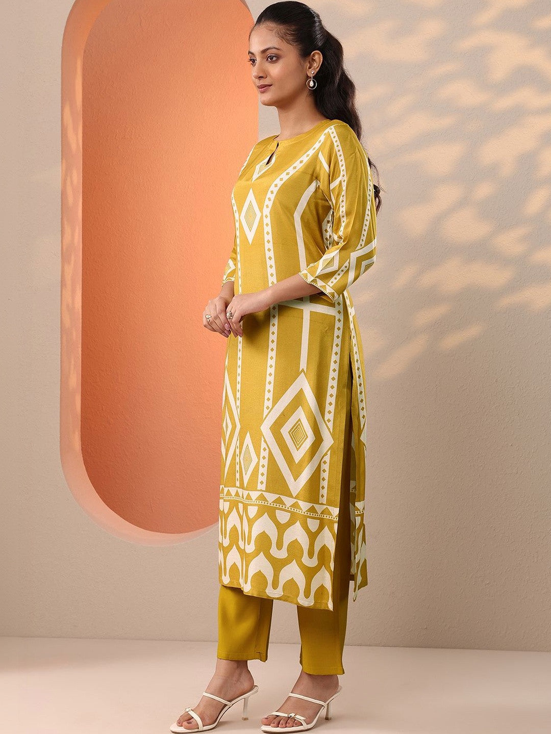 Women Printed Regular Kurta with Trousers & With Dupatta